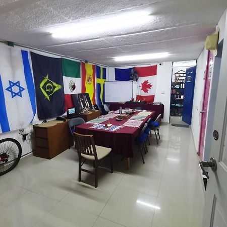 777 Lenderman Hostal 777 Cancun Bagian luar foto