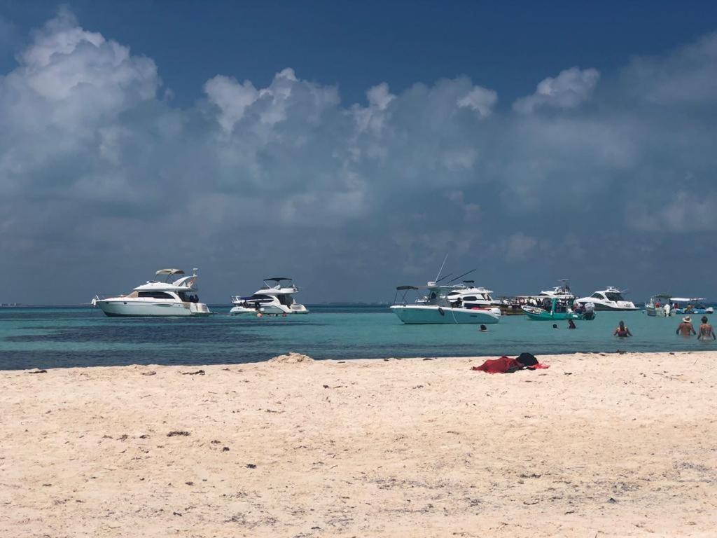 777 Lenderman Hostal 777 Cancun Bagian luar foto
